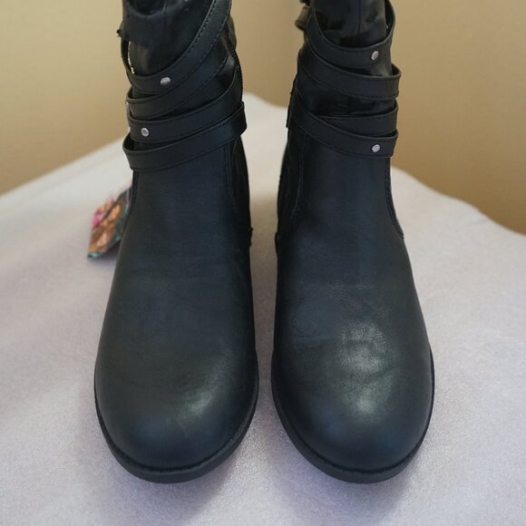 Retired: 2011 Disney Shake it Up Skid Resistant Girls Size: 5 1/2 Boots - Picture 1 of 12